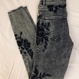 Rose Embroidered Express Jeans 🌹